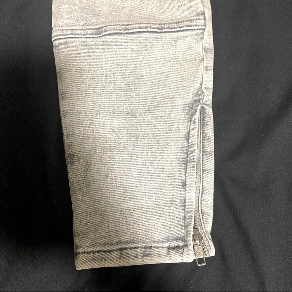 NWOT ALLSAINTS Duran Mid Rise Skinny Cargo Pants in Snow Grey - Size W28